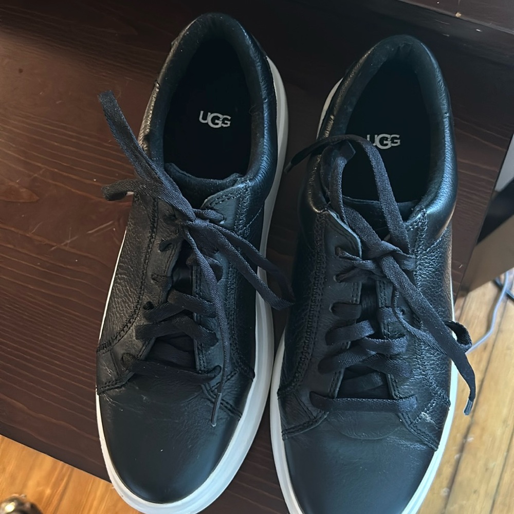 maximum cushioning  leather and suede accents, this lace-up sneaker is lined